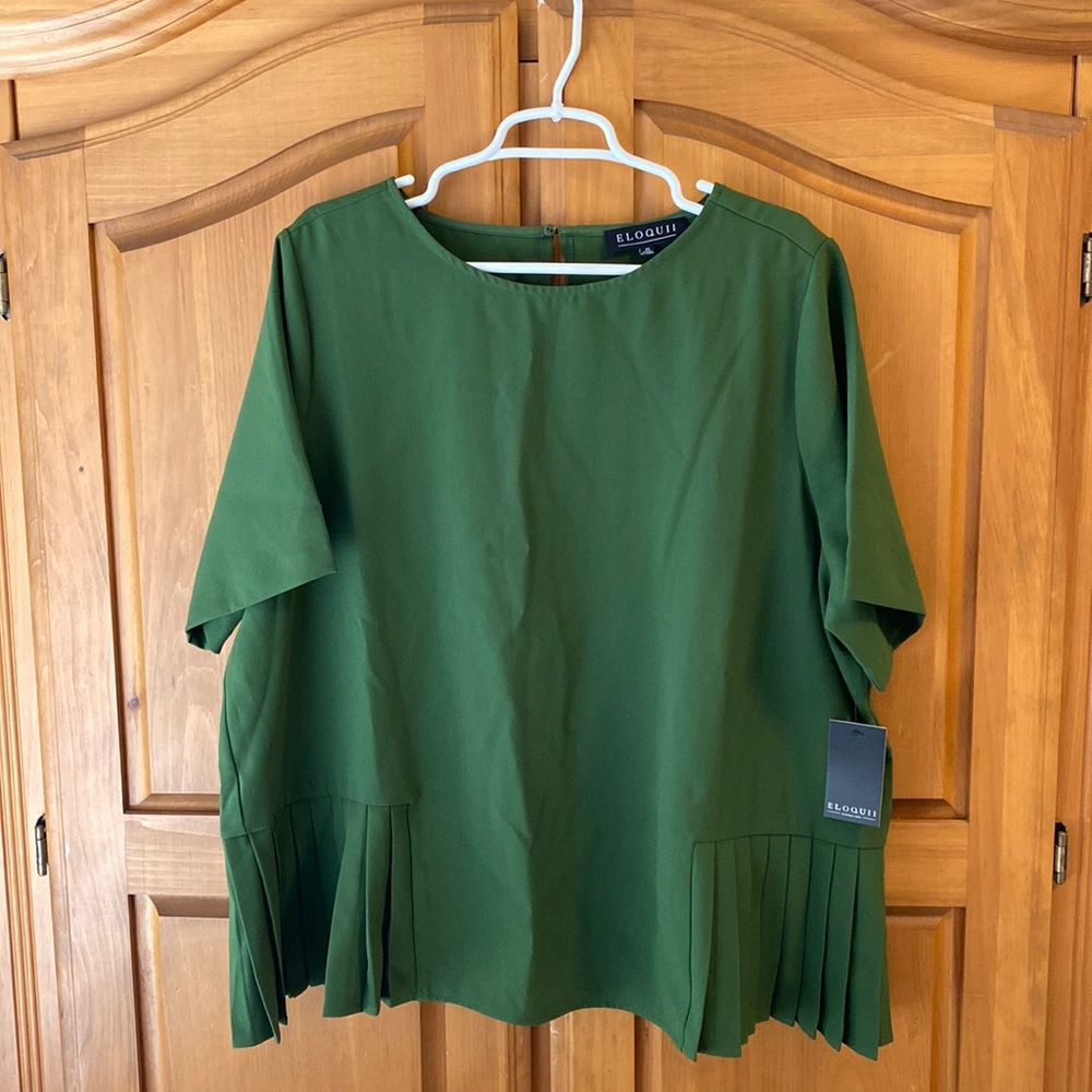 Eloquii Green Pleated Hem Short Sleeve Blouse